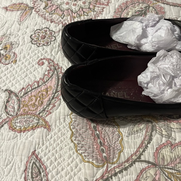 CHANEL Quilted Turn Lock Leather Flats. Make me an offer. Thank you - Picture 11 of 16